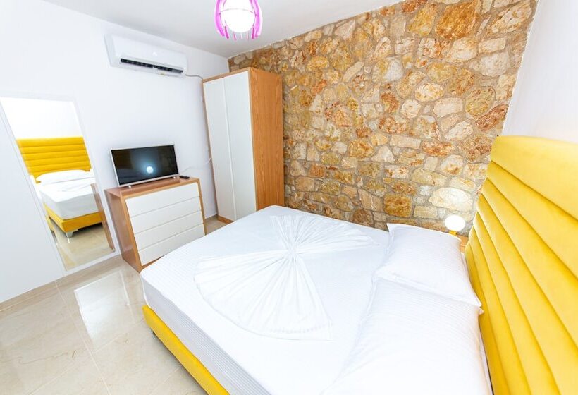 דירת חדר עם נוף לים ומרפסת, Santa Oliva Suites