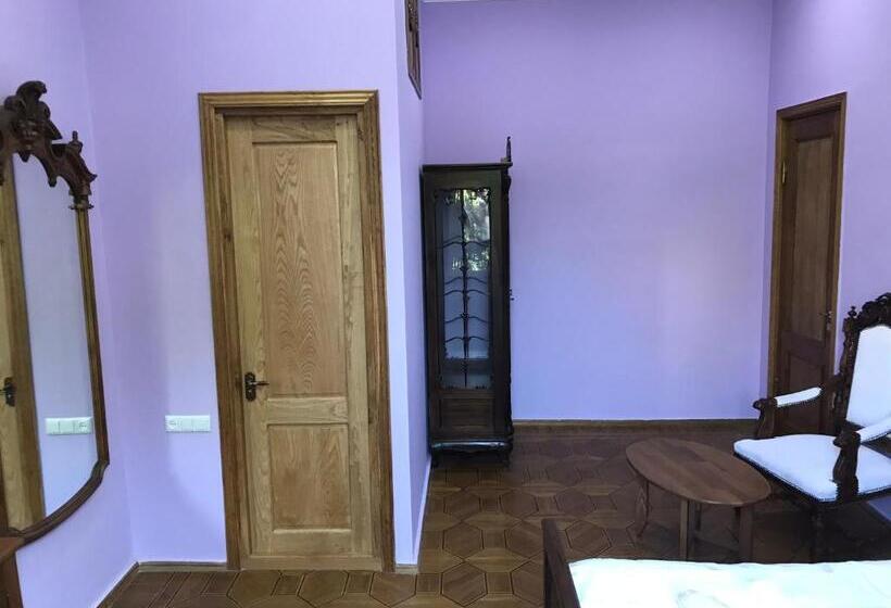 اتاق لوکس, Wooden Museum