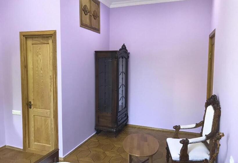 اتاق لوکس, Wooden Museum