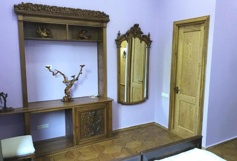 اتاق لوکس, Wooden Museum