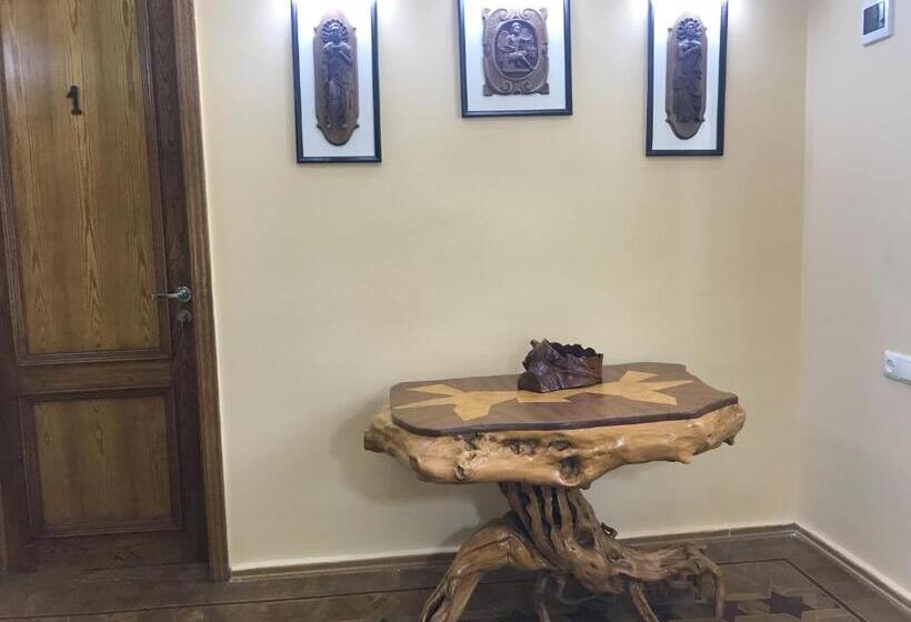 اتاق لوکس چهار تخته, Wooden Museum