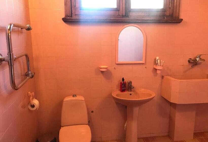 اتاق اکونومی, Wooden Museum