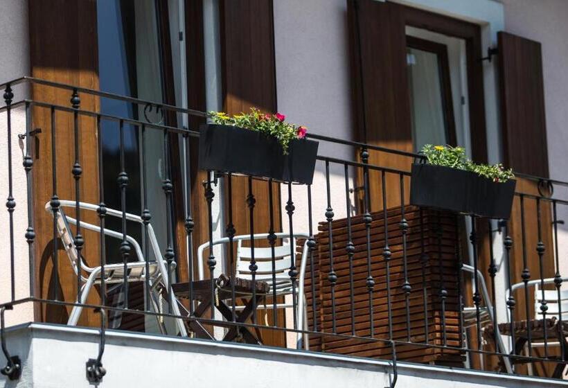 اتاق استاندارد با بالکن, Sunny Rooms