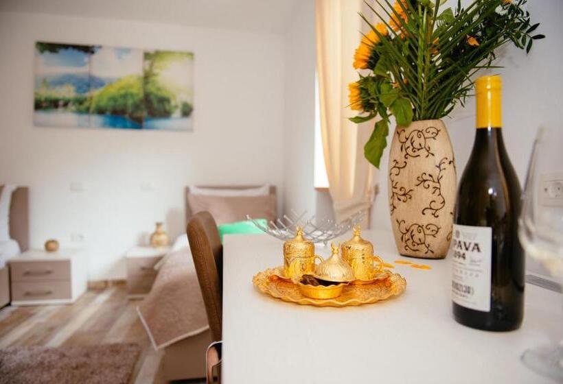 اتاق لوکس چهار تخته, Sunny Rooms