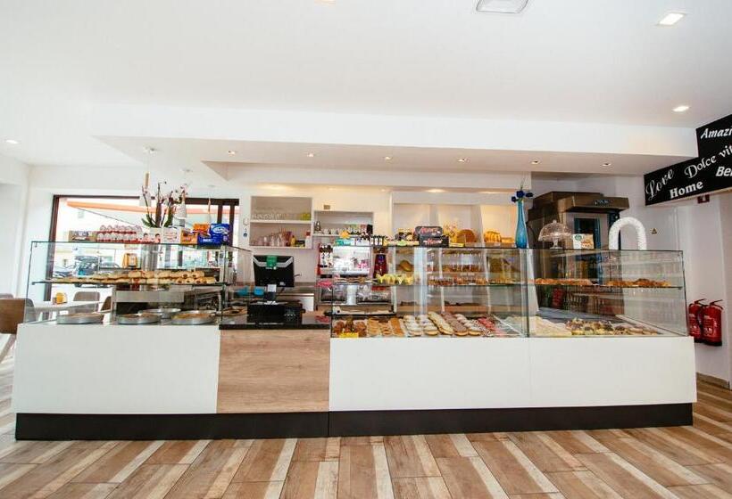 اتاق لوکس چهار تخته, Sunny Rooms