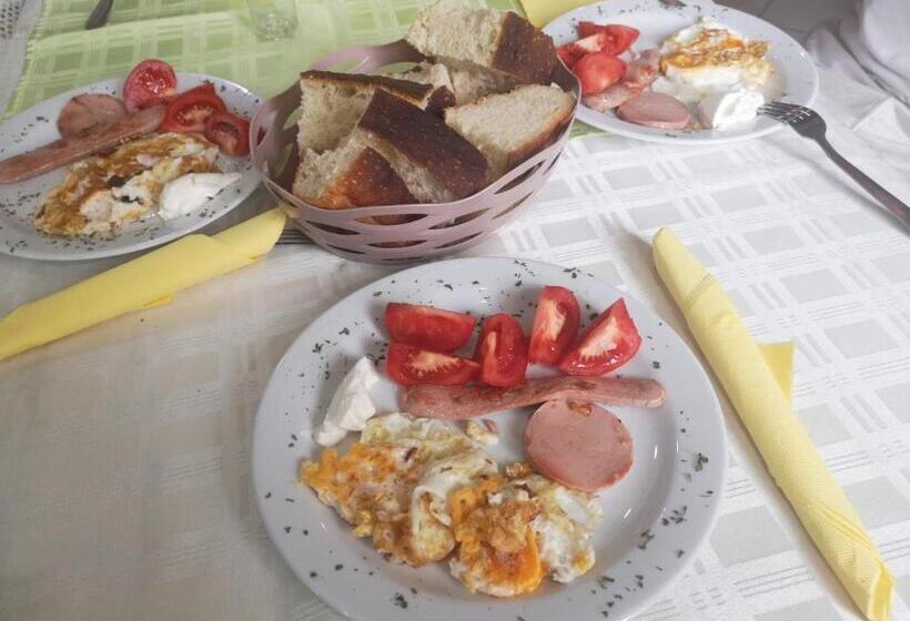 اتاق کلاسیک سه تخته, Delta