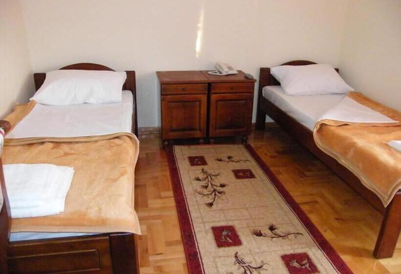 اتاق کلاسیک سه تخته, Delta