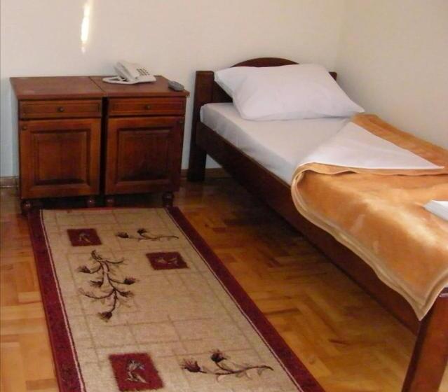 اتاق استاندارد یک نفره, Delta