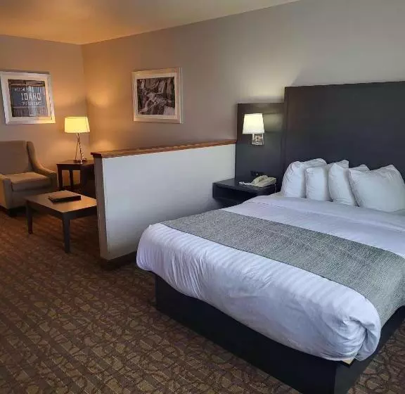 キングサイズベッドのデラックスルーム, Best Western Sawtooth Inn And Suites
