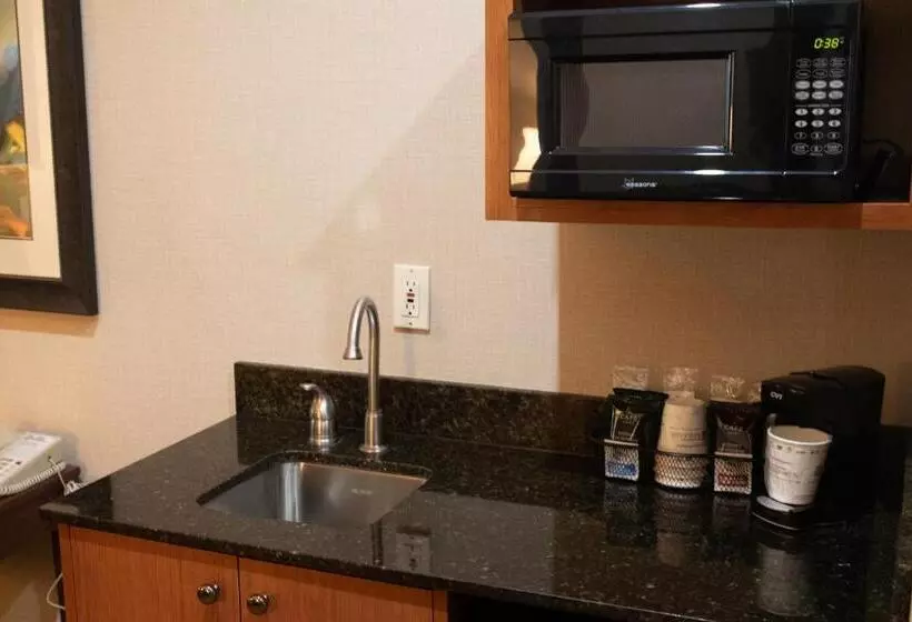クイーンサイズベッドのスイートルーム, Best Western University Inn And Suites