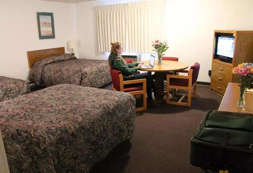 استودیو خانوادگی, Budget Host Crestview Inn
