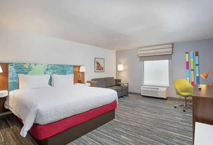 キングサイズベッドのスタンダードルーム, Hampton Inn Riverside Downtown