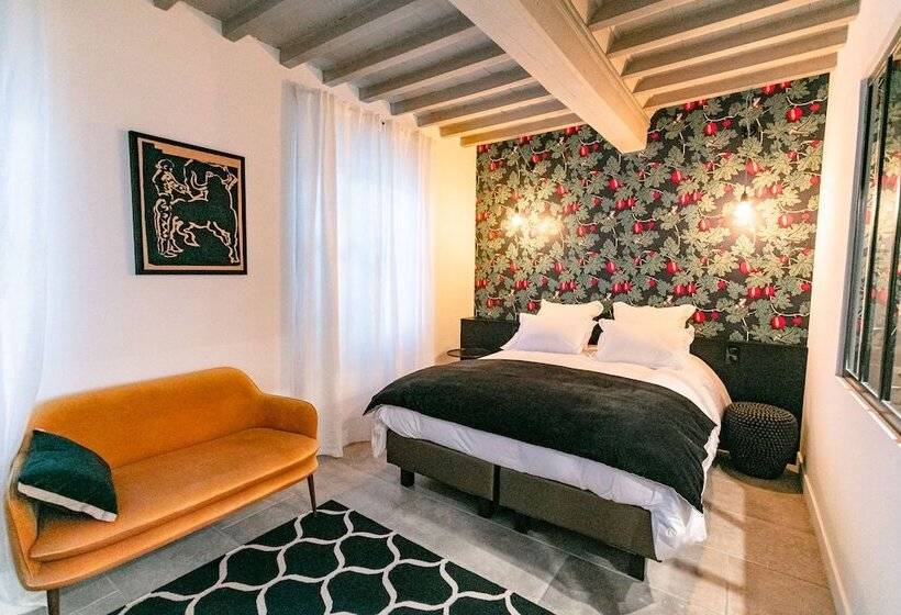 スーペリアールーム, Gabrielle Jeanne