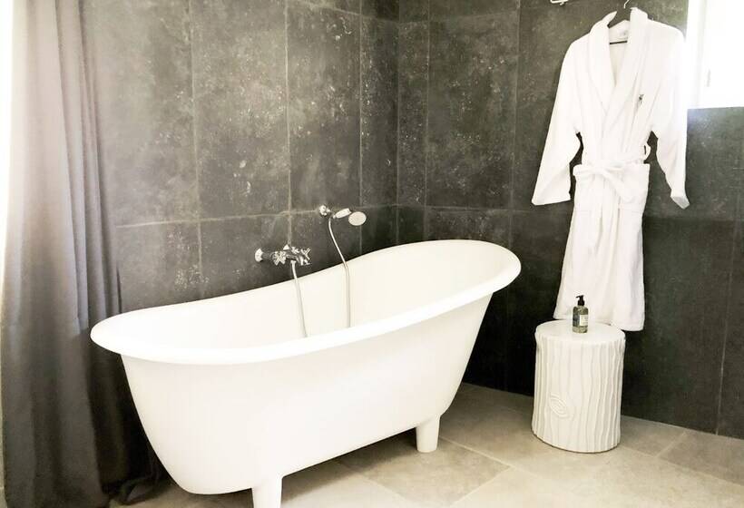 デラックスルーム, Gabrielle Jeanne