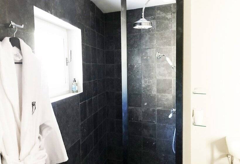 デラックスルーム, Gabrielle Jeanne