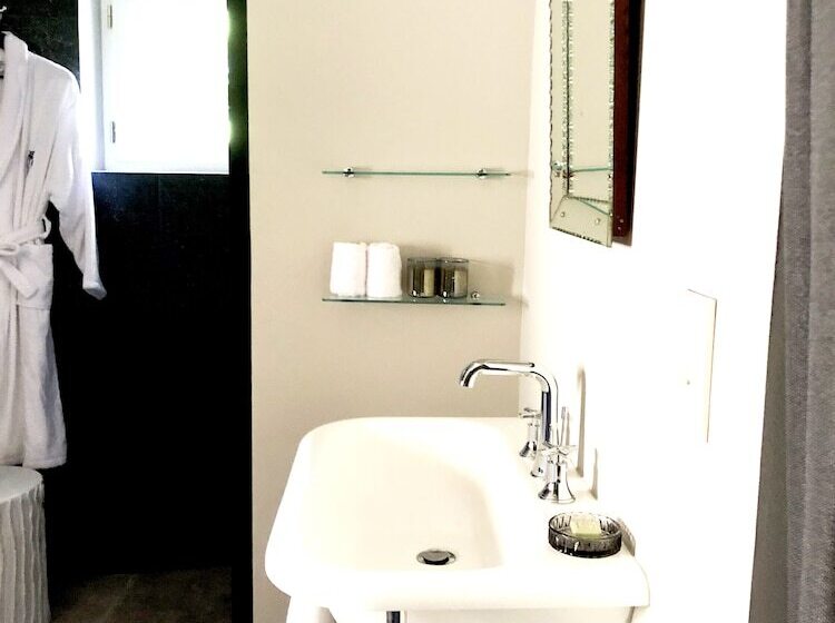 デラックスルーム, Gabrielle Jeanne