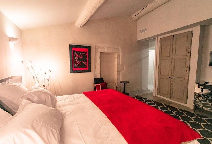 デラックスルーム, Gabrielle Jeanne