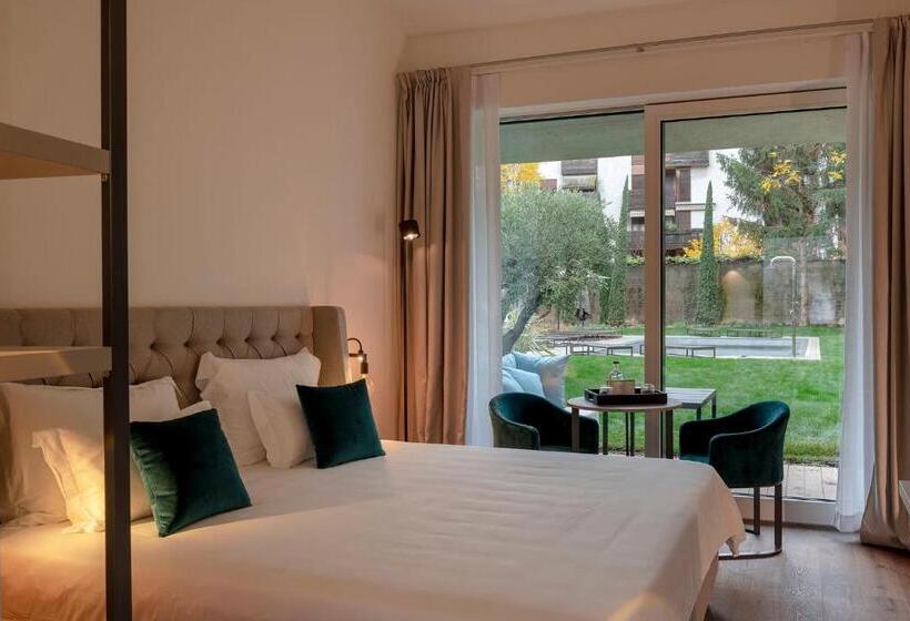 اتاق سوپریور با چشمانداز باغ, Castel Hortenberg