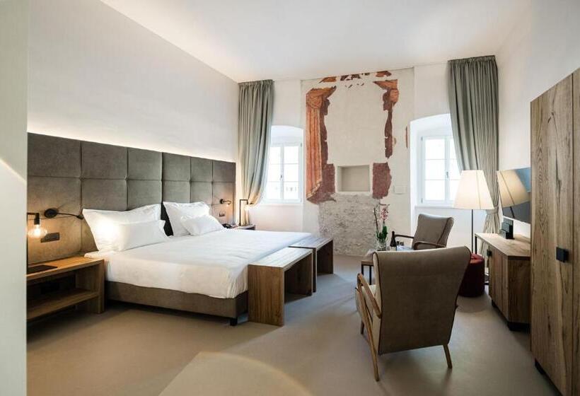 اتاق لوکس, Castel Hortenberg