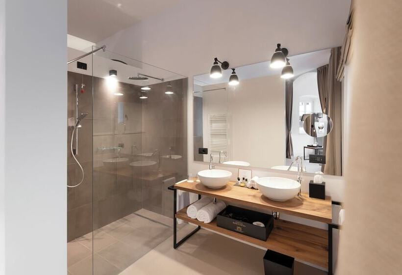 اتاق لوکس سه تخته, Castel Hortenberg