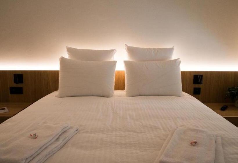 패밀리 룸, Hotond Sport