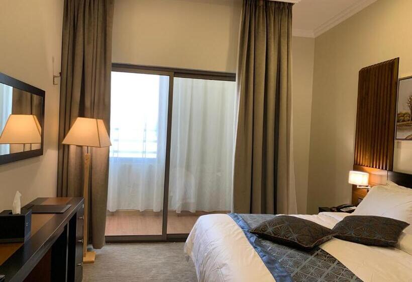 Executive-sviitti, Tripper Inn