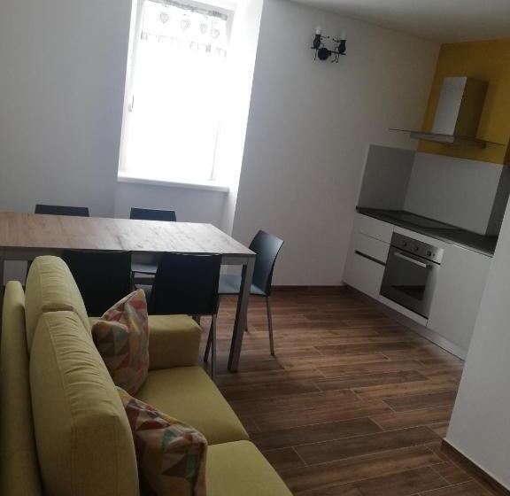 חדר סטנדרט נוף להרים, Rosticaffè