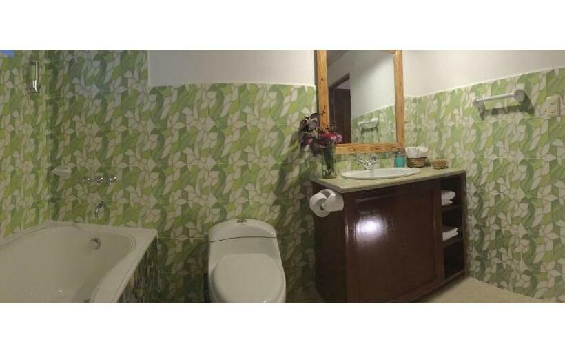 سوییت با چشمانداز باغ, Intirumi Inn