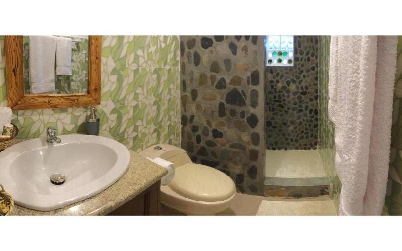 اتاق استاندارد با چشمانداز باغ, Intirumi Inn