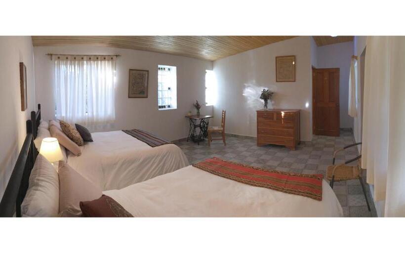 اتاق استاندارد با بالکن, Intirumi Inn