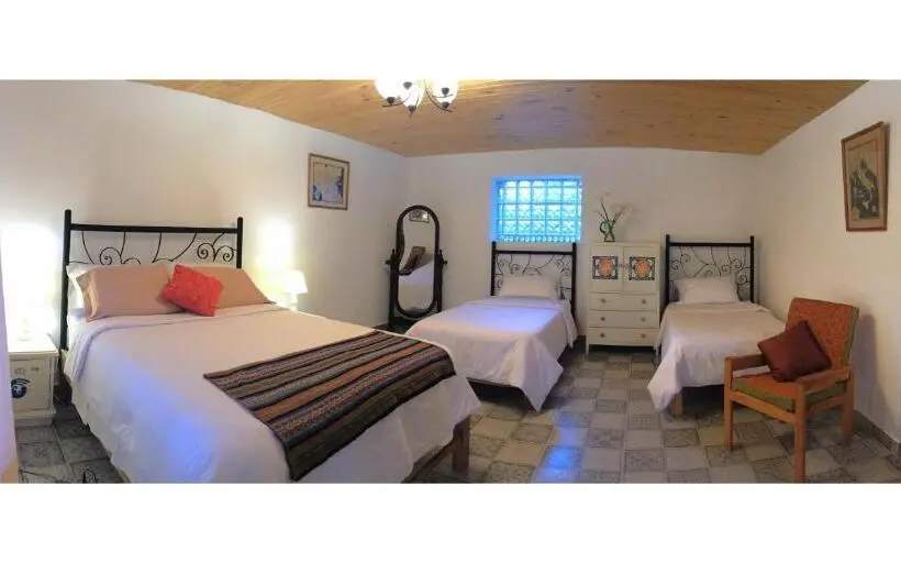 سوییت با چشم‌انداز باغ, Intirumi Inn