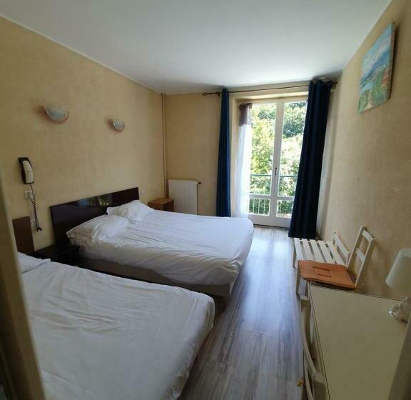 חדר סטנדרט לשלושה, Les Rocks