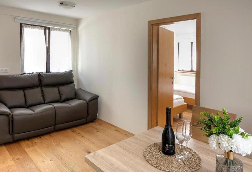 سوئیت با بالکن, Guesthouse Turšič