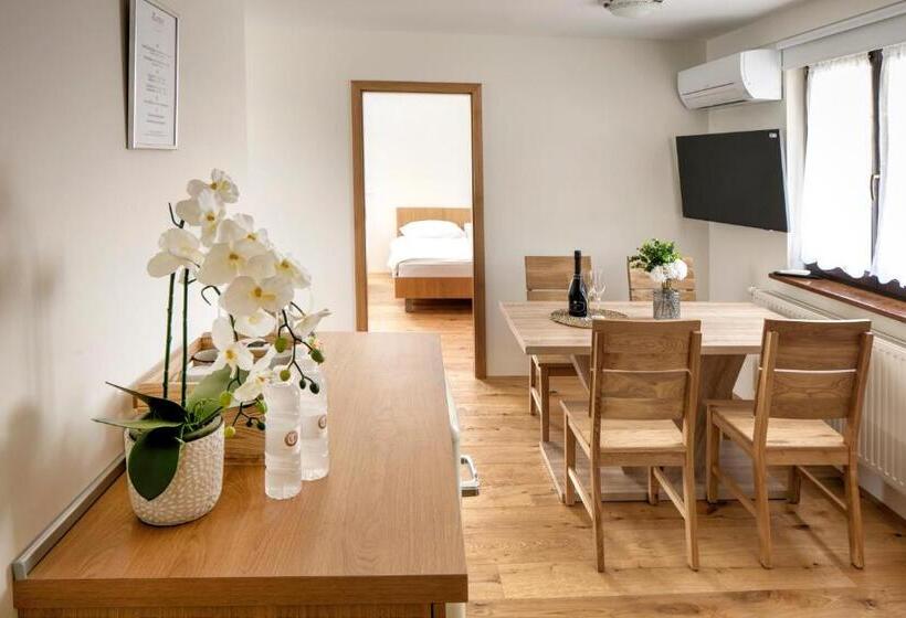 سوئیت با بالکن, Guesthouse Turšič