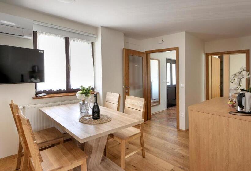 سوئیت با بالکن, Guesthouse Turšič