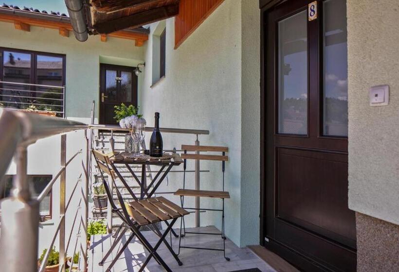 سوئیت با بالکن, Guesthouse Turšič