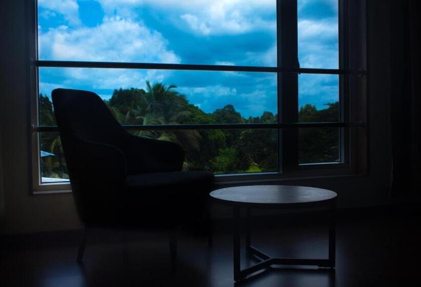 带城市景观的套间, Ceasar Palace Kottayam