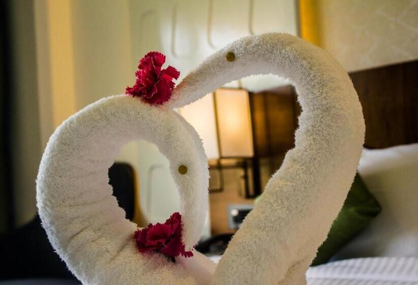 带城市景观的套间, Ceasar Palace Kottayam