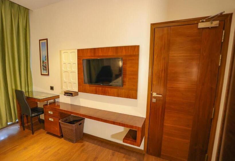 Люкс Вид на Город, Ceasar Palace Kottayam