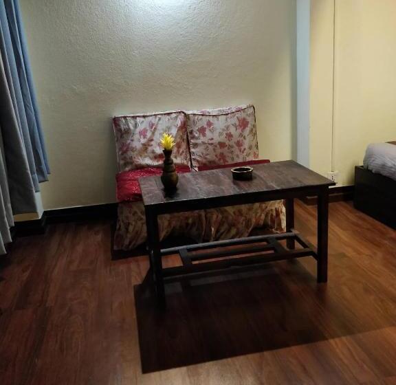 اتاق استاندارد با بالکن, Mani Homes