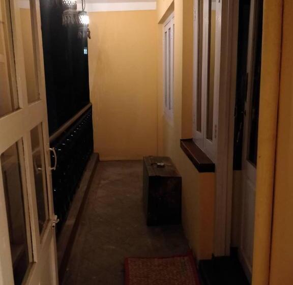 اتاق استاندارد با بالکن, Mani Homes