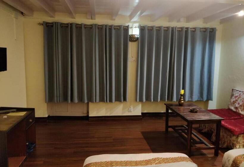 اتاق استاندارد با بالکن, Mani Homes