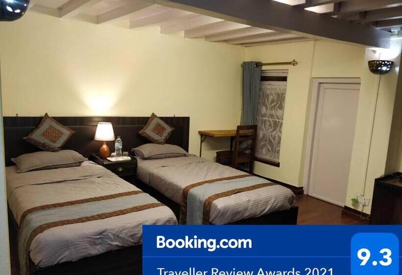 اتاق استاندارد با بالکن, Mani Homes