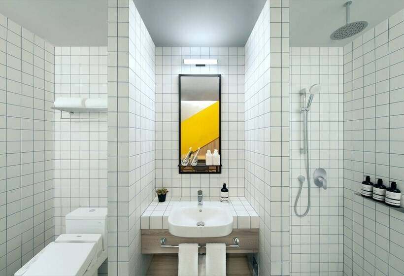 استودیوی استاندارد, Lyf Funan Singapore