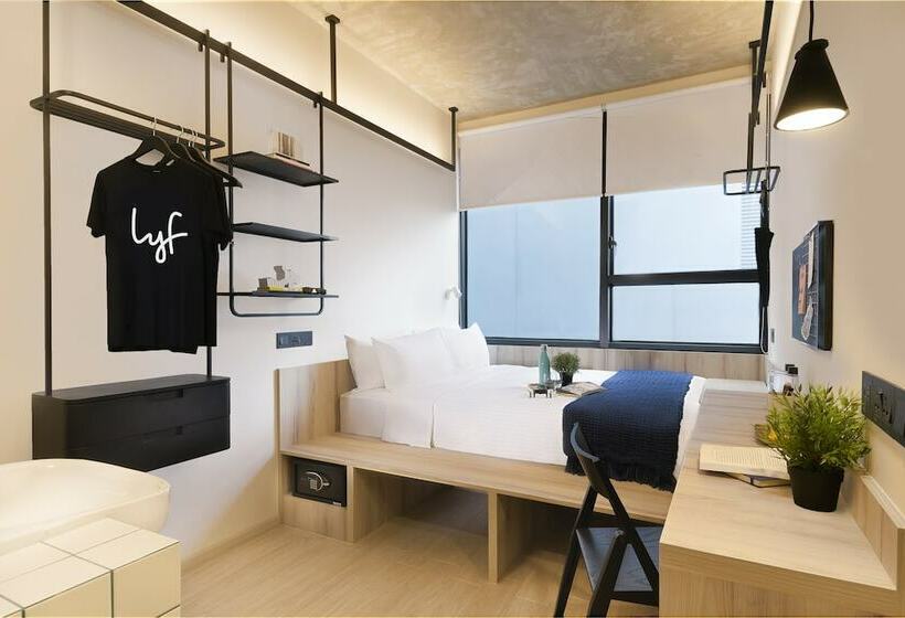 استودیوی استاندارد, Lyf Funan Singapore