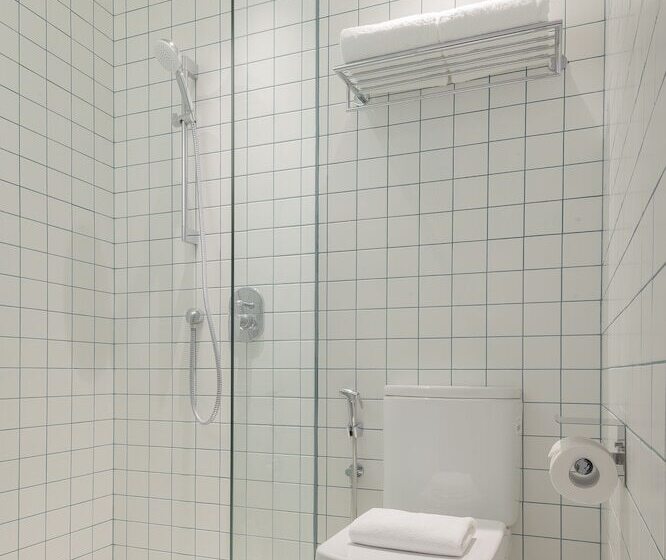 استودیوی استاندارد, Lyf Funan Singapore