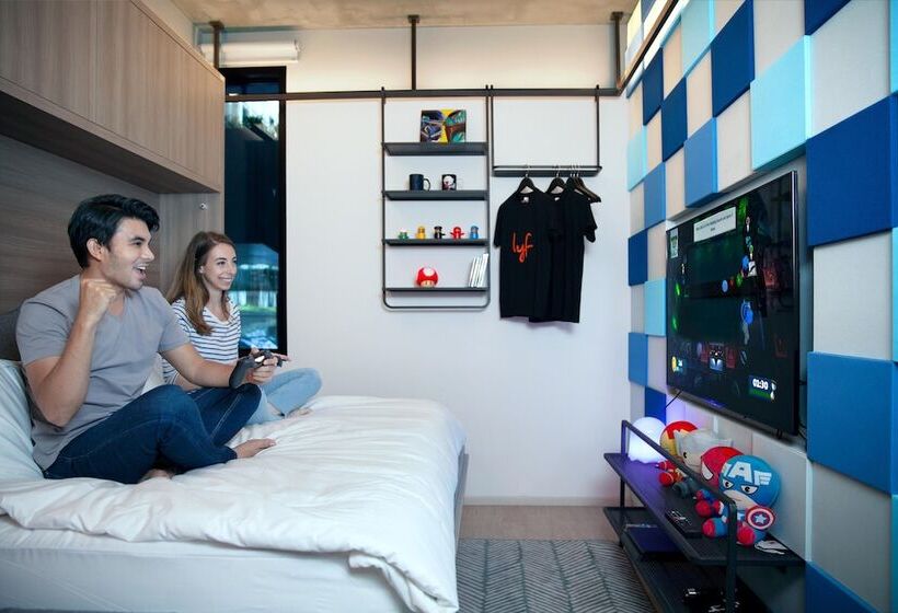 استودیوی استاندارد, Lyf Funan Singapore