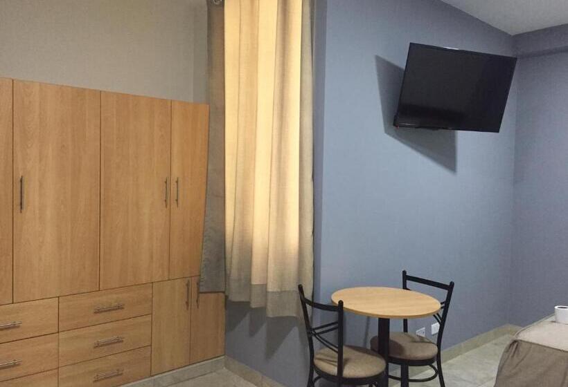 家庭间, Hostal Parisuite