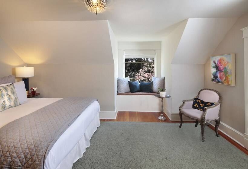 غرفة قياسية, Calderwood Inn