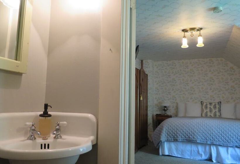 غرفة قياسية, Calderwood Inn